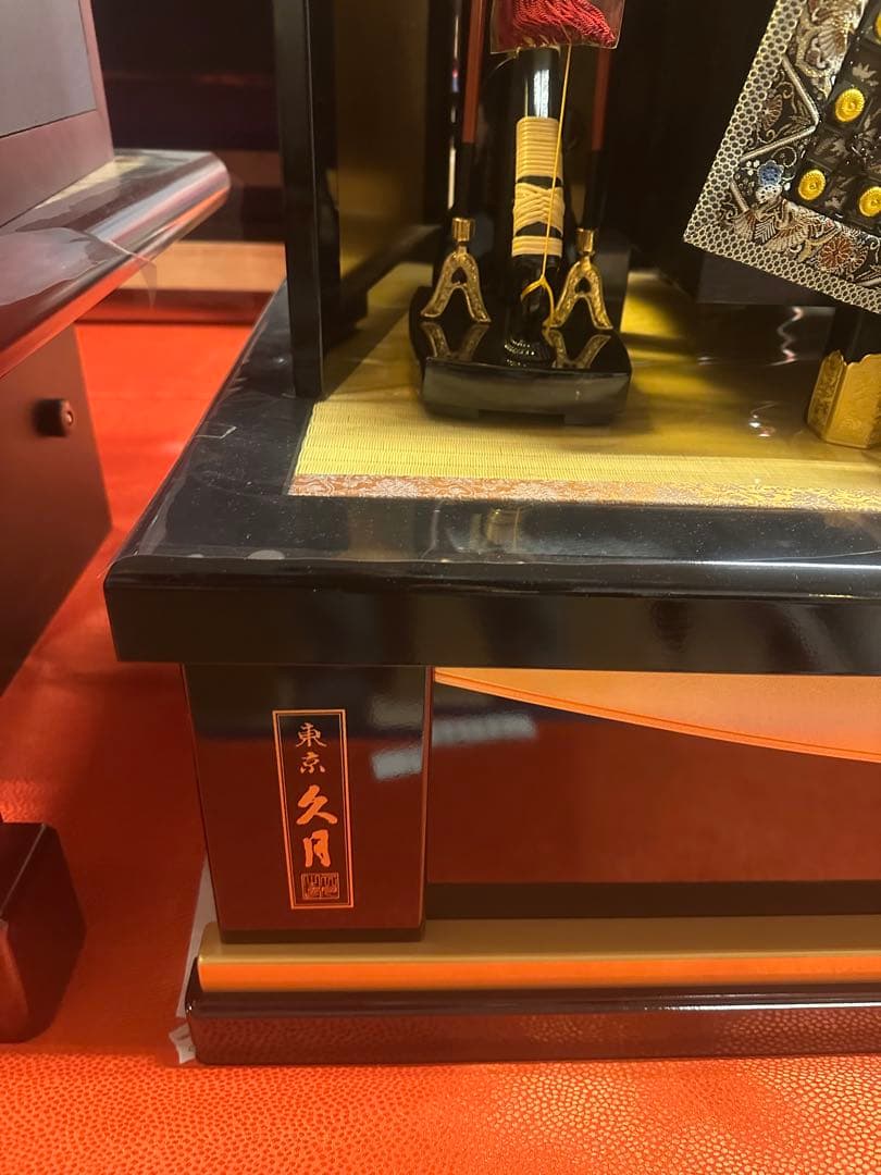 【久月】五月人形 鎧飾り 正絹糸威 金鍬形 松屏風 新品未使用 展示品