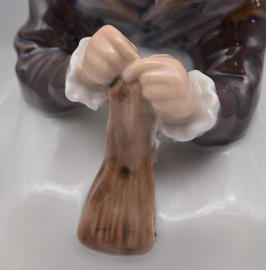 編み物をするアマー島の少女　＃1314　No.4　★ロイヤルコペン　ご成約済み