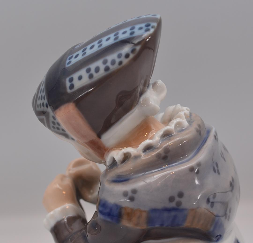 編み物をするアマー島の少女　＃1314　No.4　★ロイヤルコペン　ご成約済み