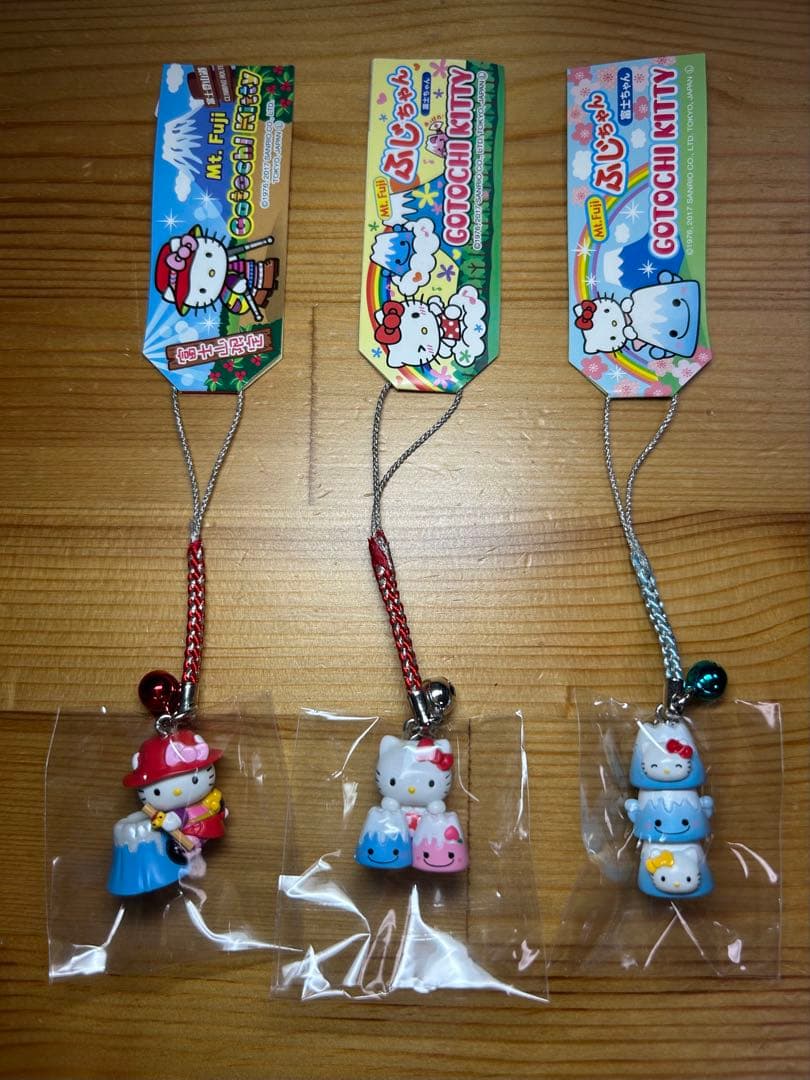 レア】 ご当地キティ 根付け ストラップ 富士山3種セット - メルカリ