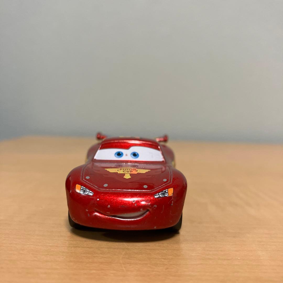 カーズ トミカ ライトニング・マックイーン レッドメタリックタイプ