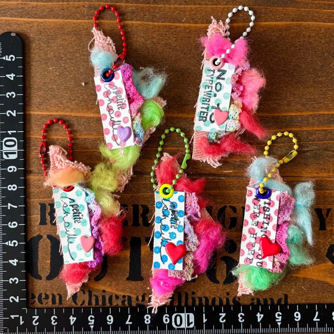 デザインタグ　カラフルファーのタグ　革タグレザータグ　ハート650