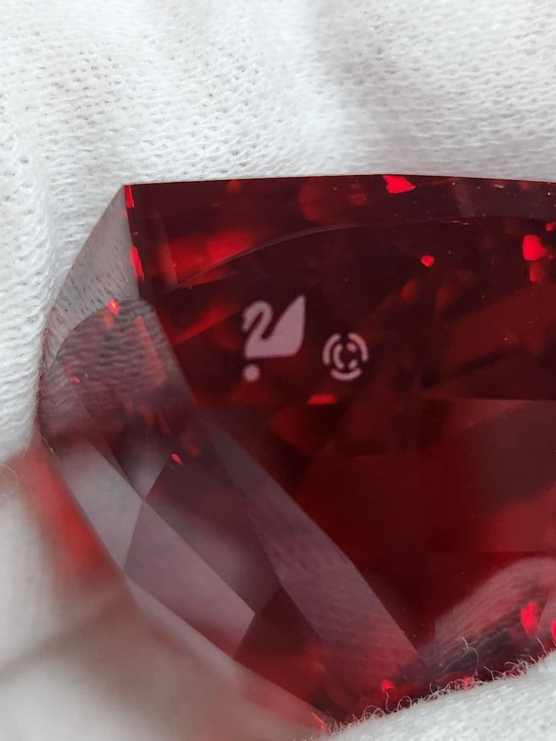 ハート型赤スワロスキー置物2個 スワン刻印