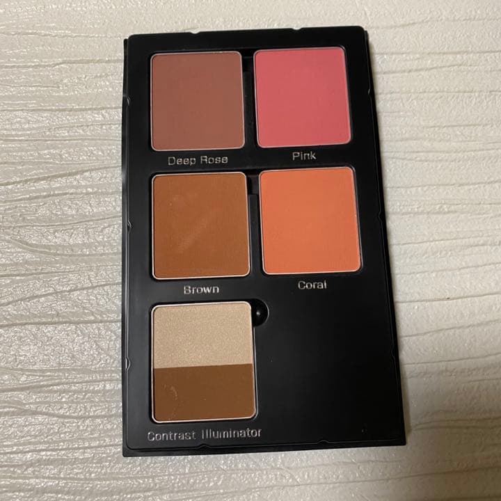 BA カラーズ ブラッシュ&コントラスト イルミネーター パレット