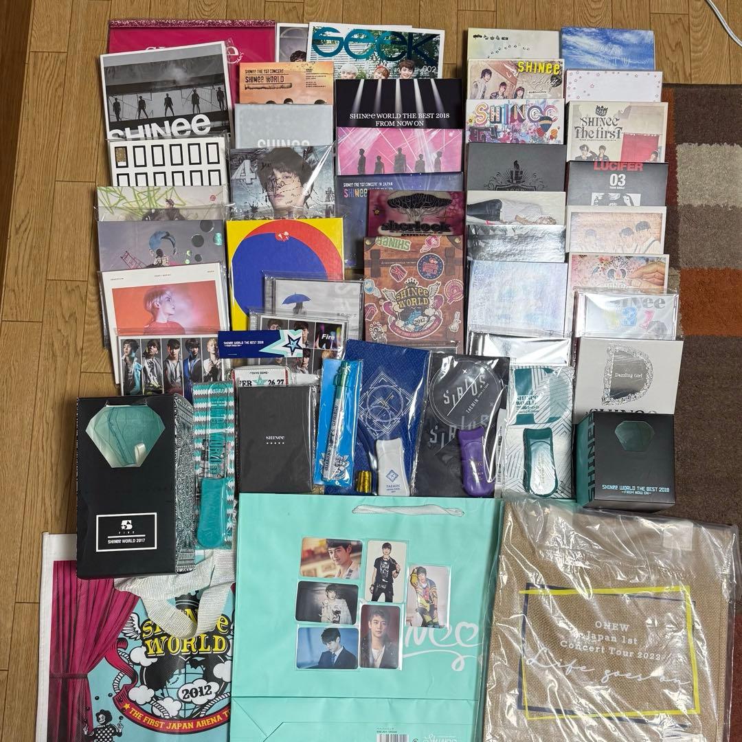 SHINee トレカ シャイニー DVD CD ペンライト 会報 グッズ