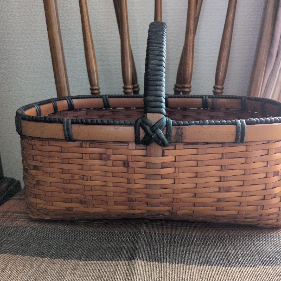 竹製バスケット 黒いハンドル付き　大分別府