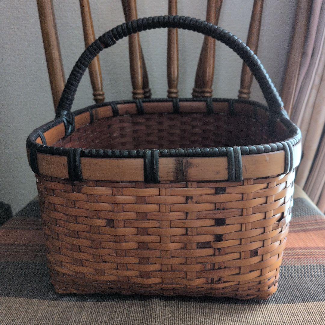 竹製バスケット 黒いハンドル付き　大分別府
