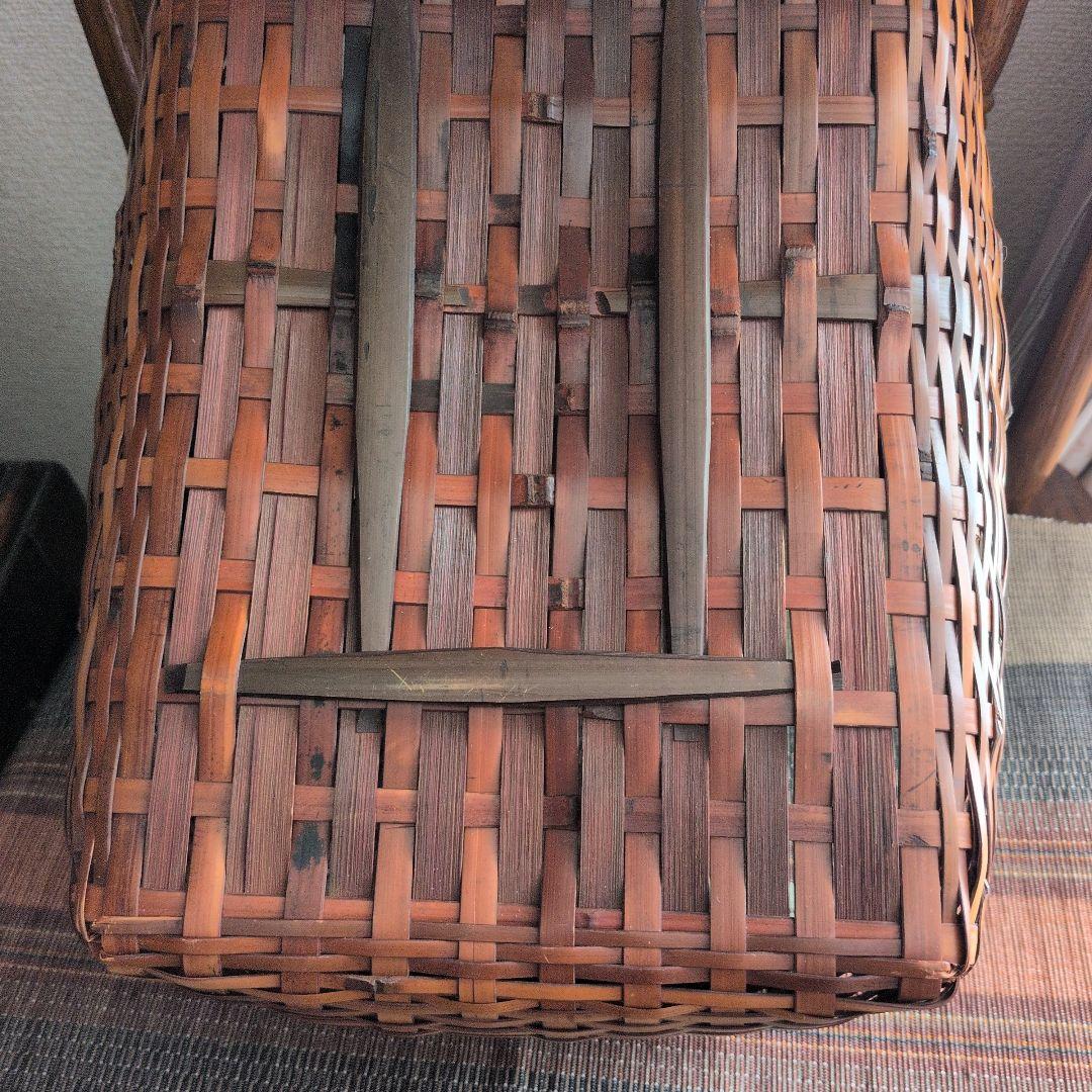 竹製バスケット 黒いハンドル付き　大分別府