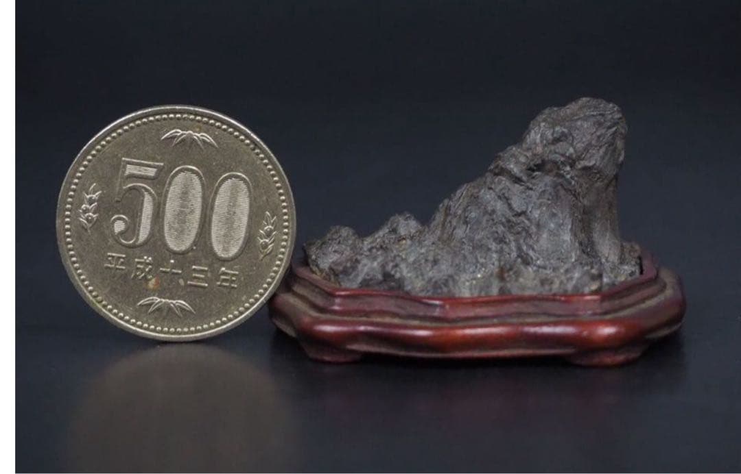 送料無料　水石愛好家蔵品放出 ミニ古い珍石　2.6ｃｍ　木台座付