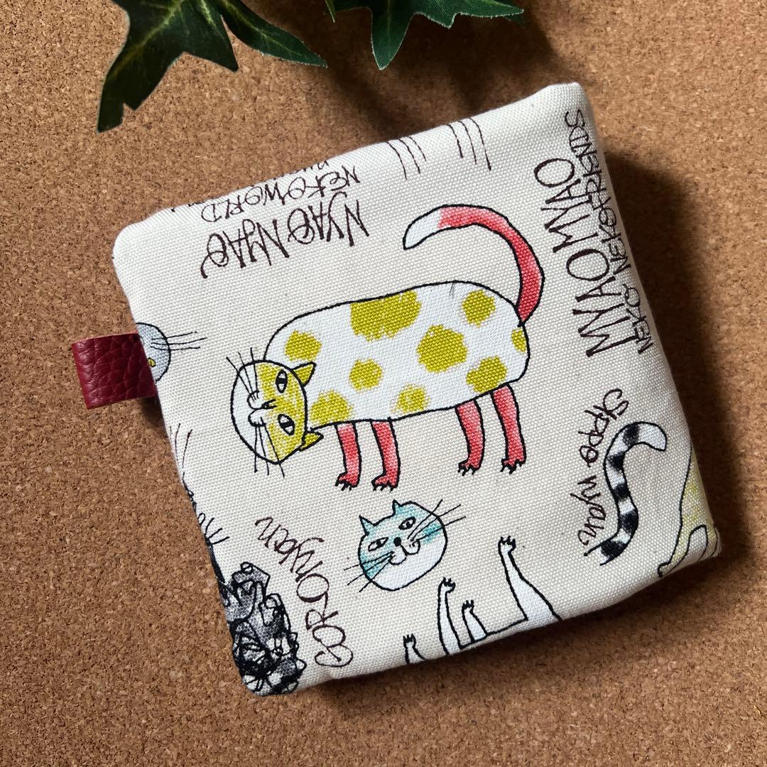 ご相談中① ボックスサイズティッシュ　携帯ケース　⌘ ファンキー猫さん　生成り