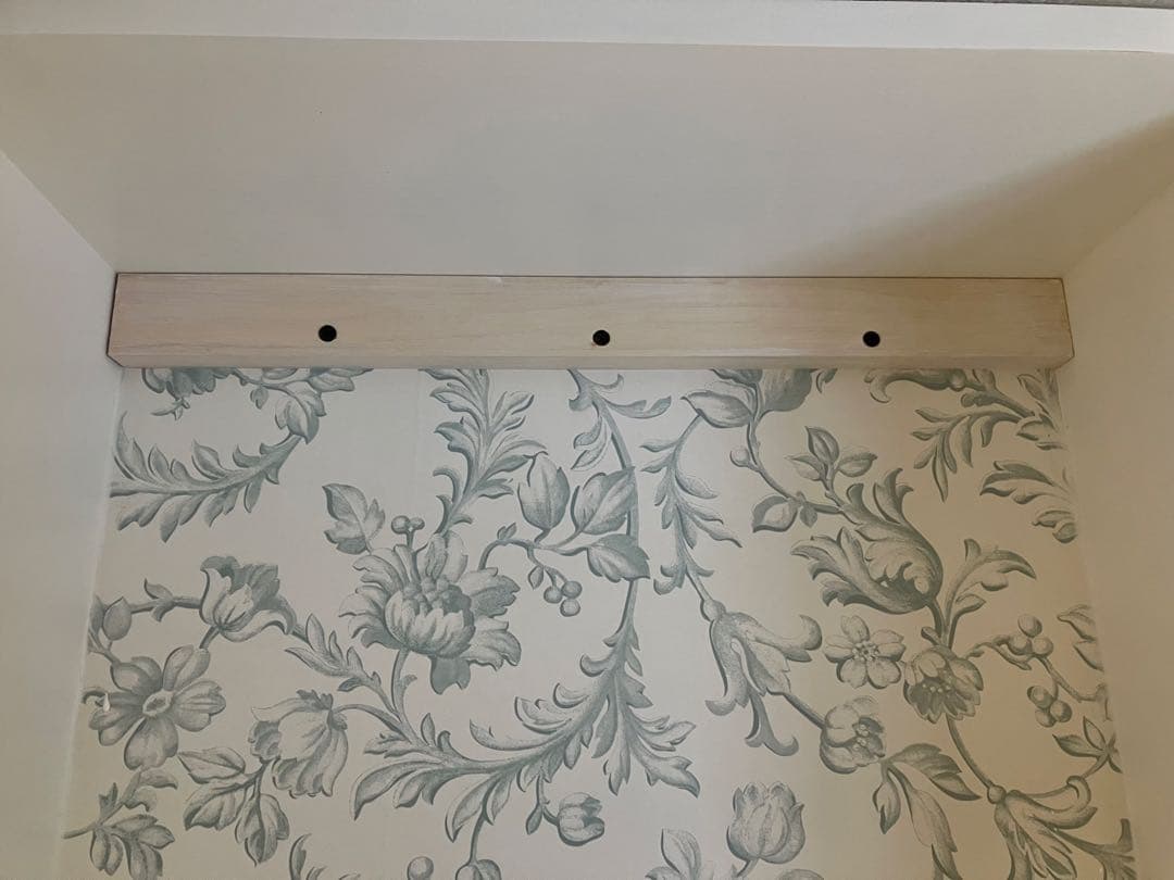 ガラス扉のキャビネット　ハンドメイド棚　ホワイト インテリア シェルフ