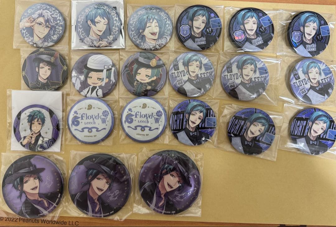 ツイステ　フロイド　グッズ　ブレイジングジュエル　缶バッジ　オーロラカード