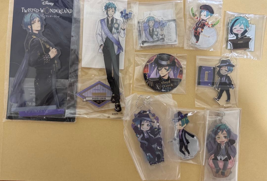 ツイステ　フロイド　グッズ　ブレイジングジュエル　缶バッジ　オーロラカード