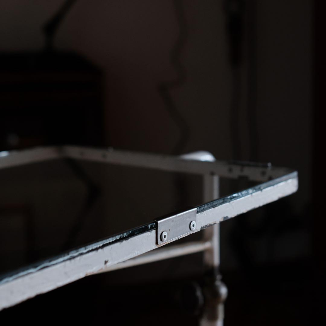 日本昭和時代（1950年頃）HIKARI製の医療用可動テーブル