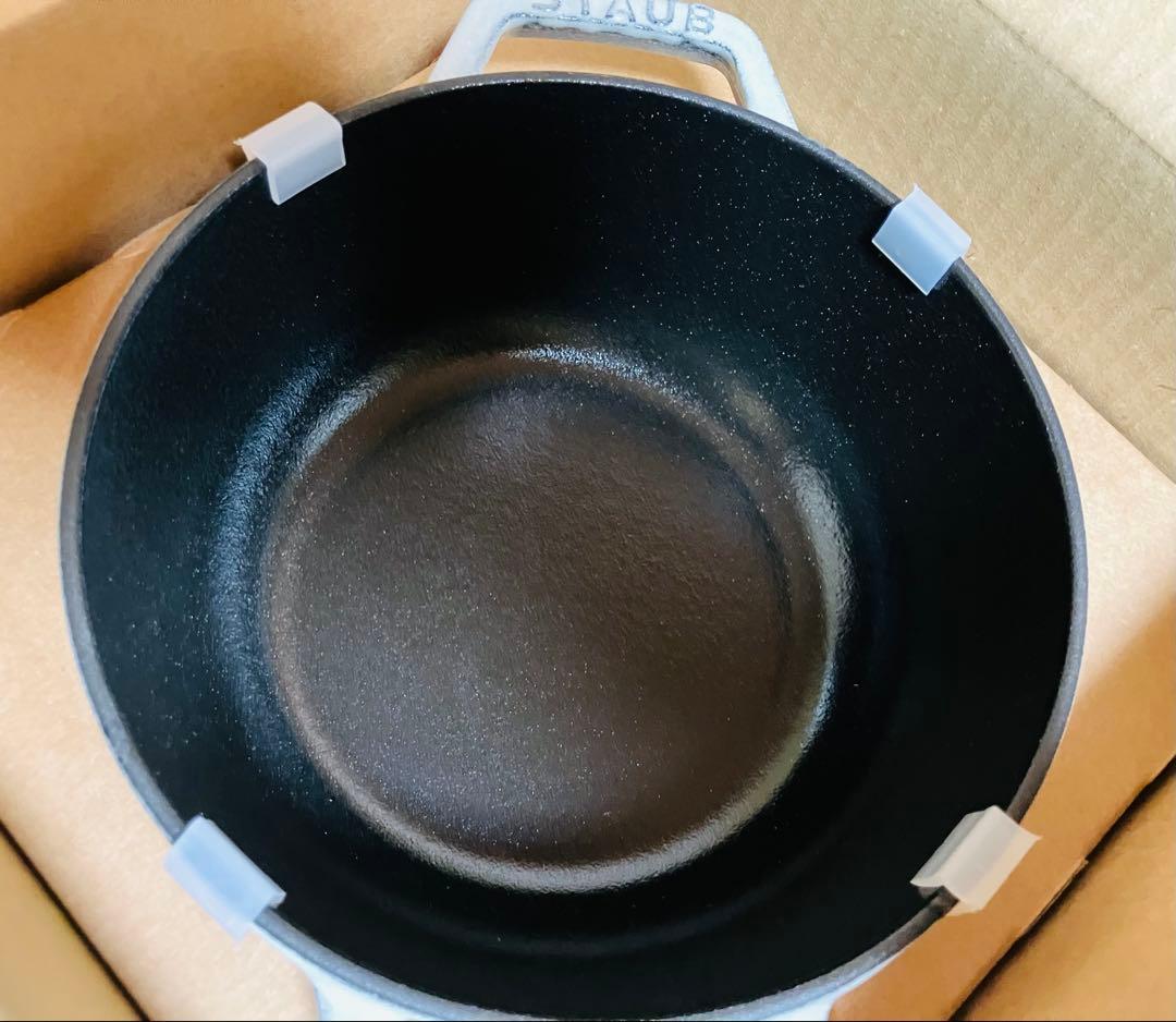 STAUB ワナベs リリー