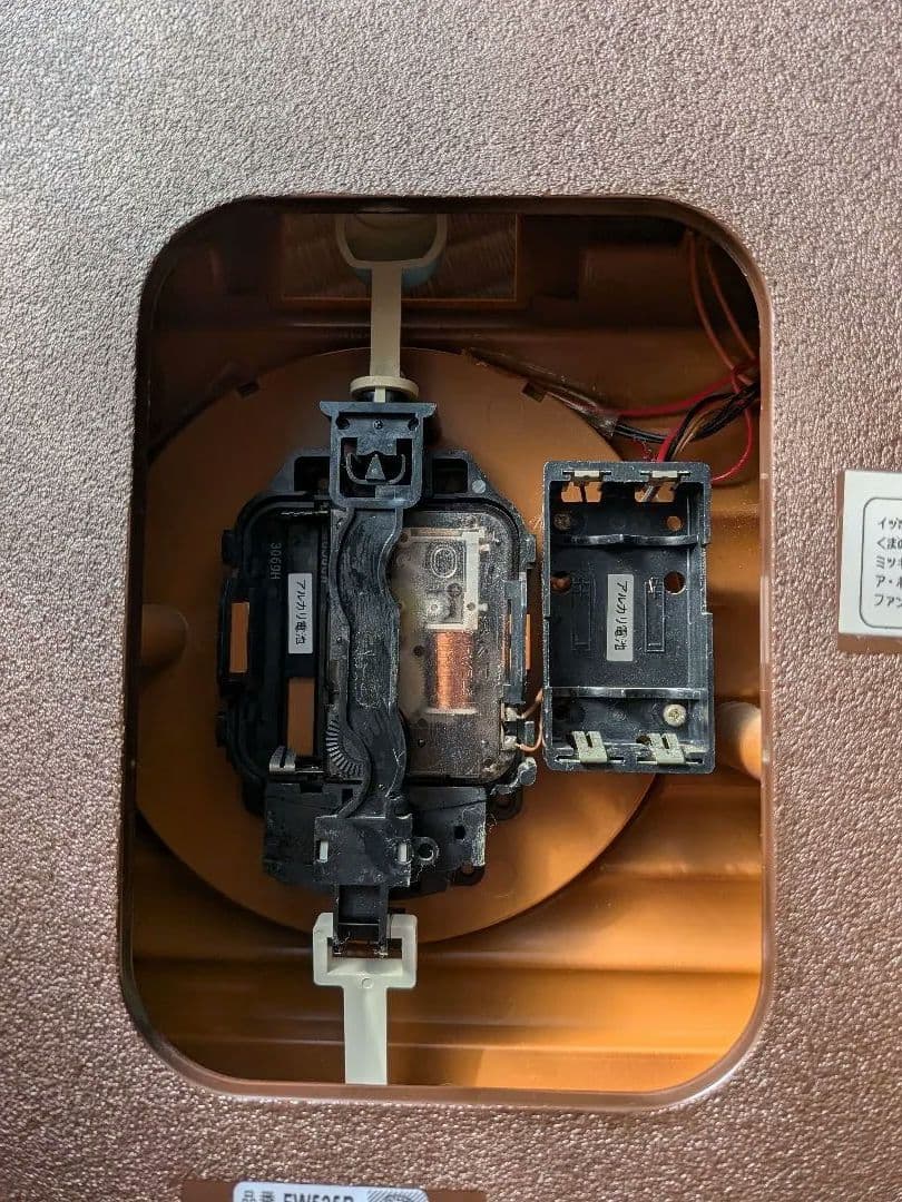 ディズニータイム　ウィニー・ザ・プー 掛時計 木の家型