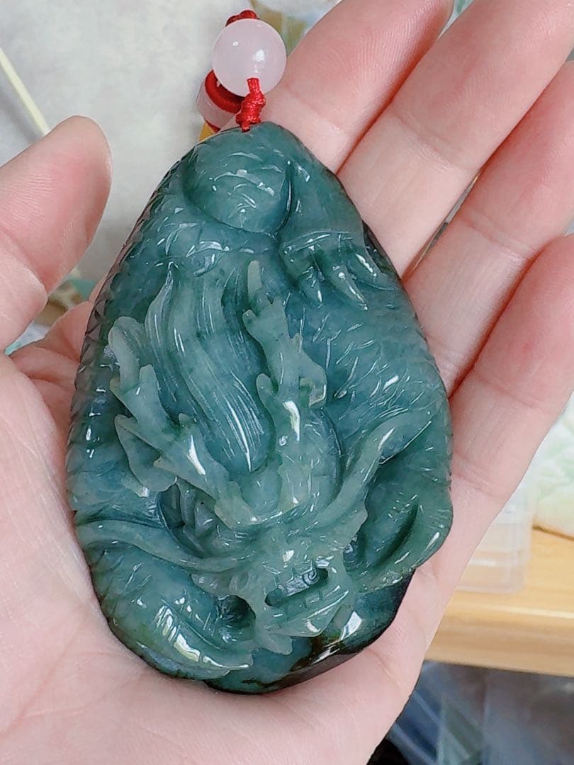 天然本翡翠《本物保証》大型「龍牌」藍水翡翠原鉱皮付きペンダント　ホルダー