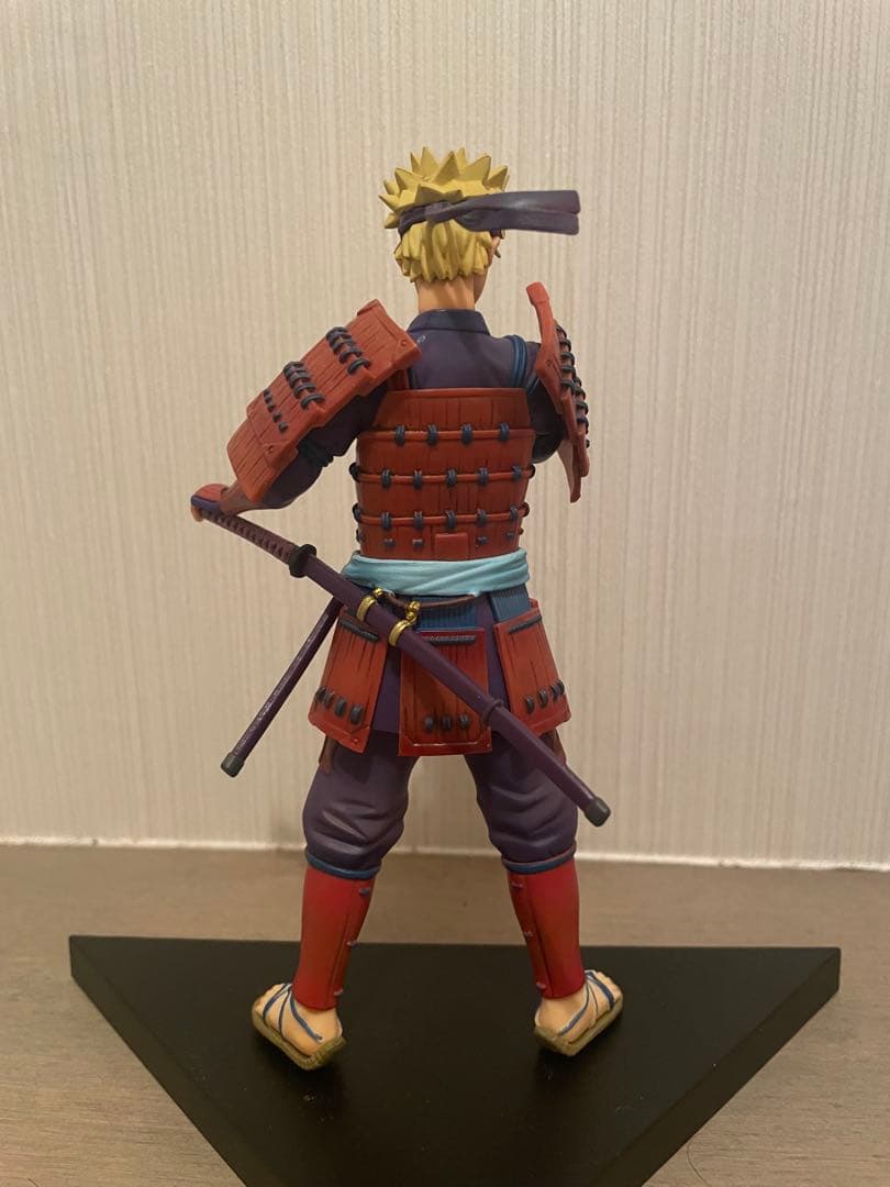 ナルトフィギュア　うずまきナルト　と　綱手