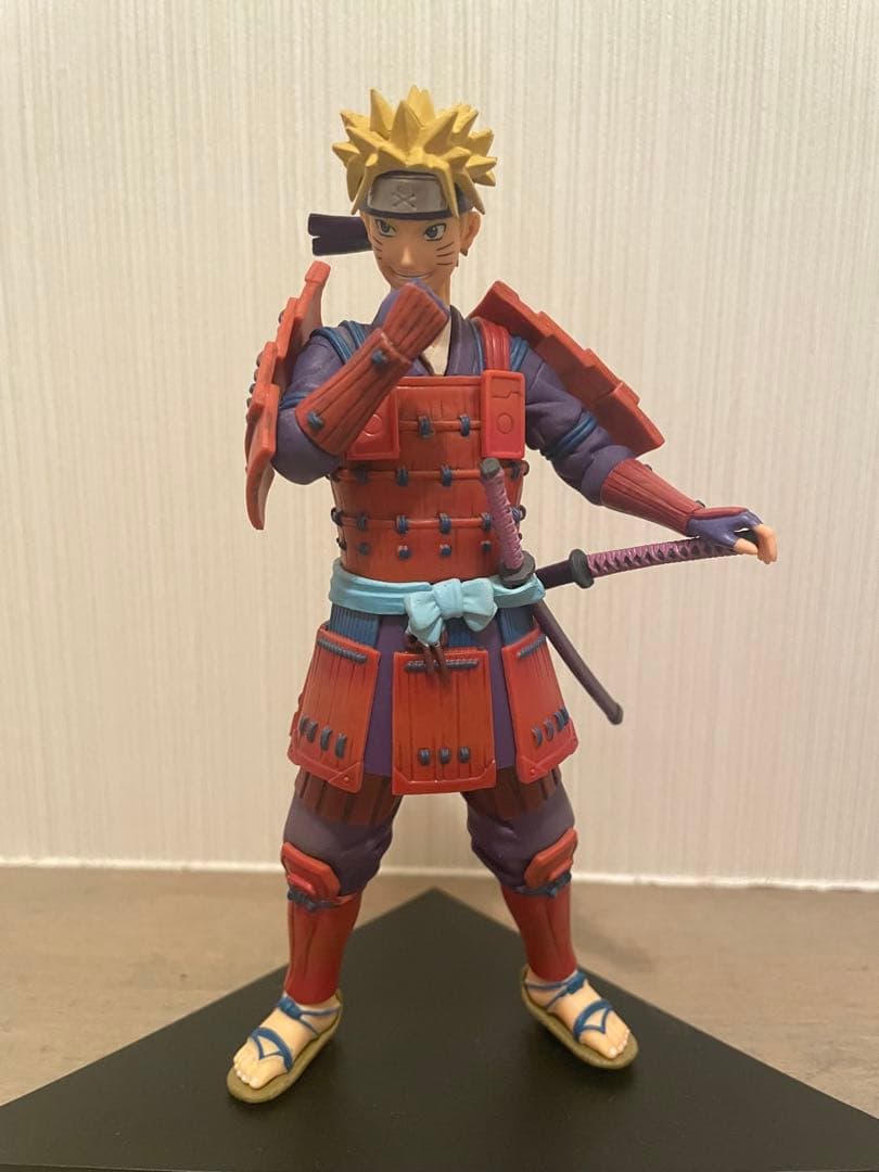 ナルトフィギュア　うずまきナルト　と　綱手