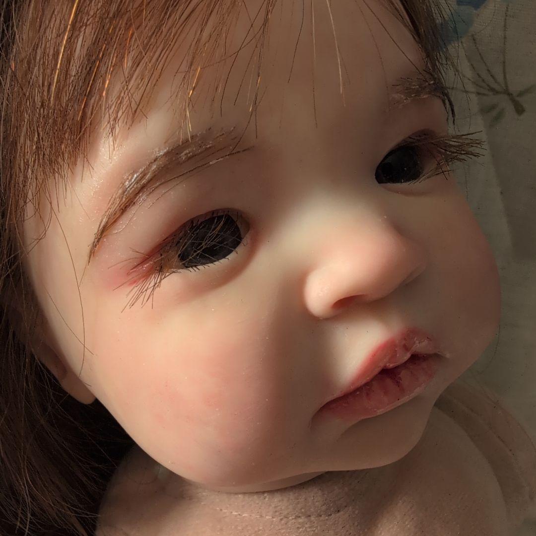 リボーンドール　透明感のある女の子