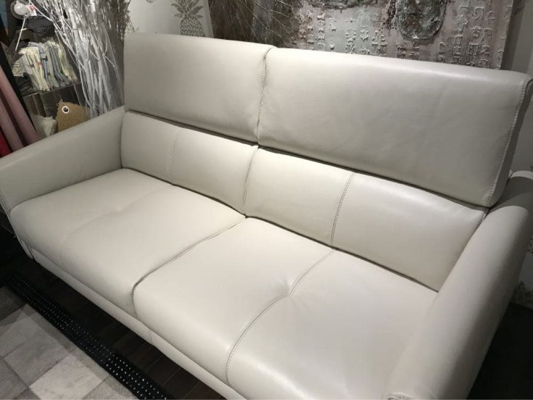 オフホワイト　レザー 革張り　2人掛けソファ 使用感あり