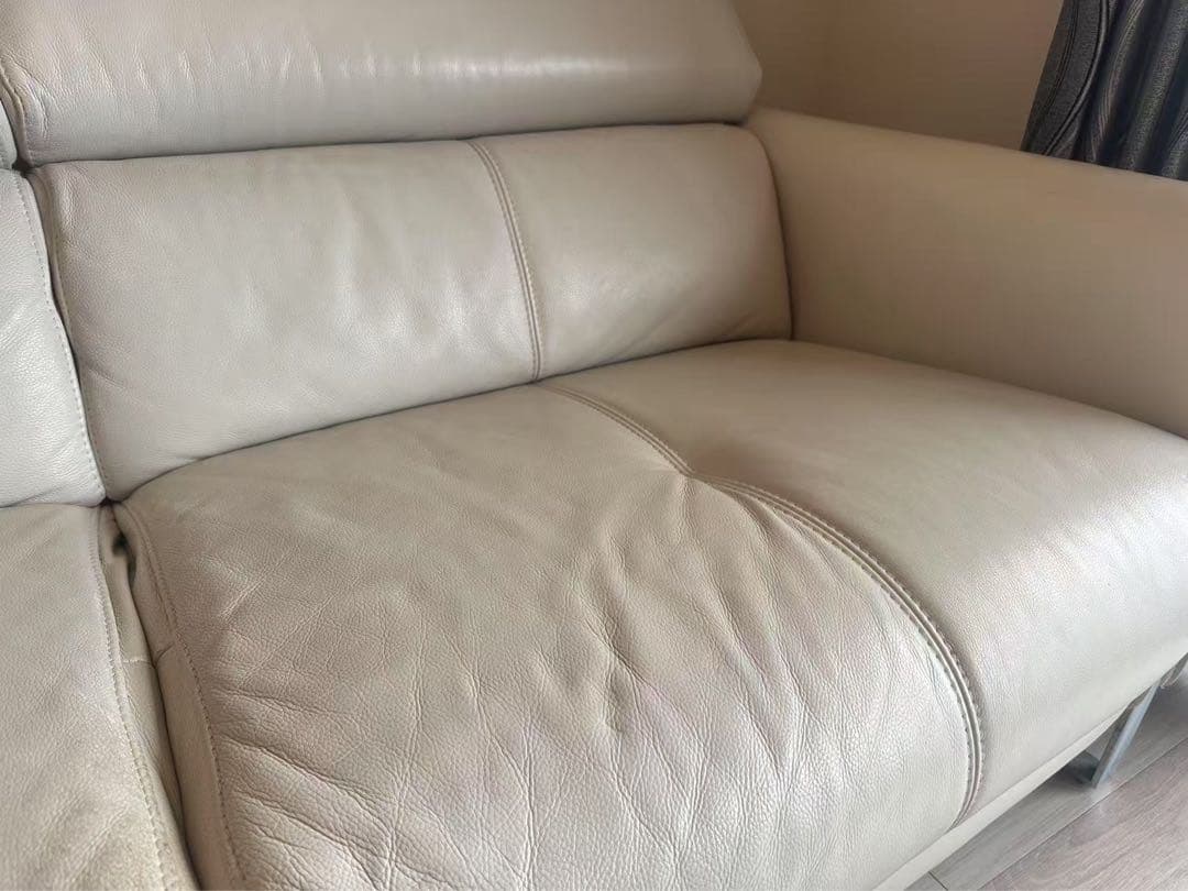 オフホワイト　レザー 革張り　2人掛けソファ 使用感あり