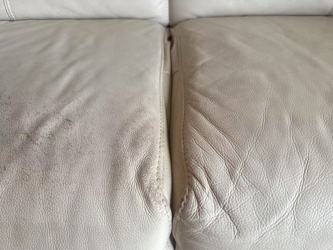 オフホワイト　レザー 革張り　2人掛けソファ 使用感あり