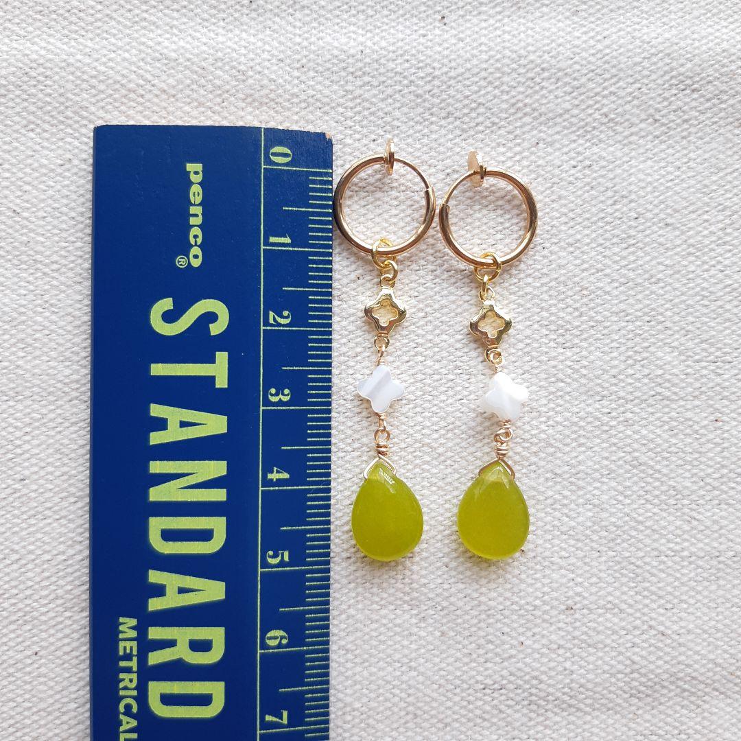 オリーブグリーン ジェード マザーオブパール フープイヤリング