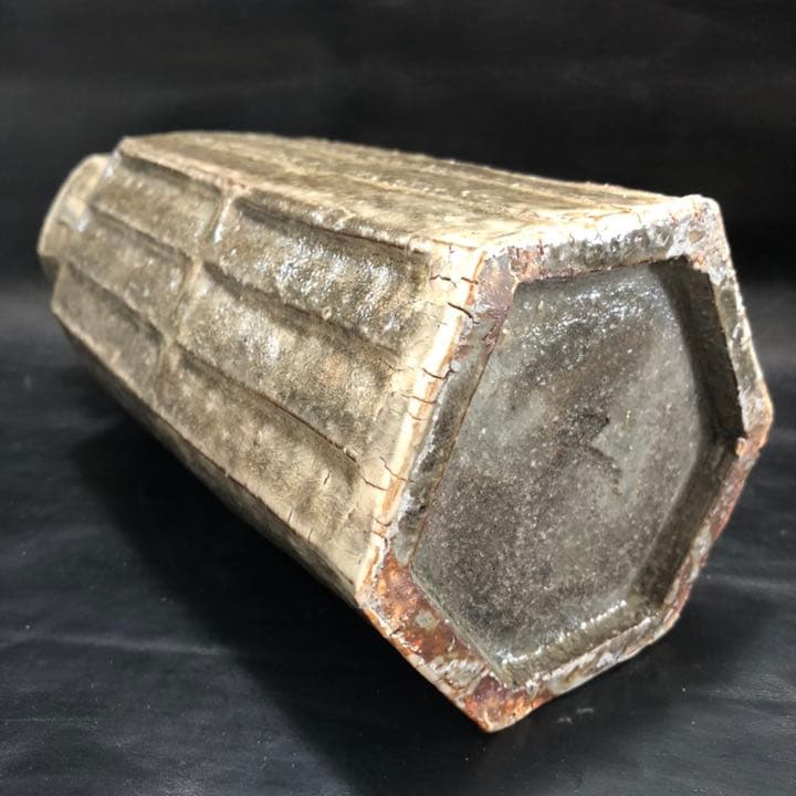 究極の古美術◼️蔵から凄い雰囲気のある縦長の壺、壷、花瓶