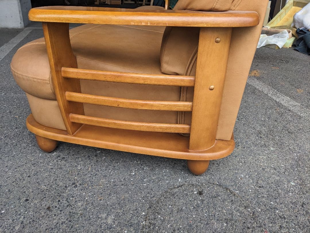 ブラウン3人掛けソファ 合成皮革 木製アームレスト 【香川県】