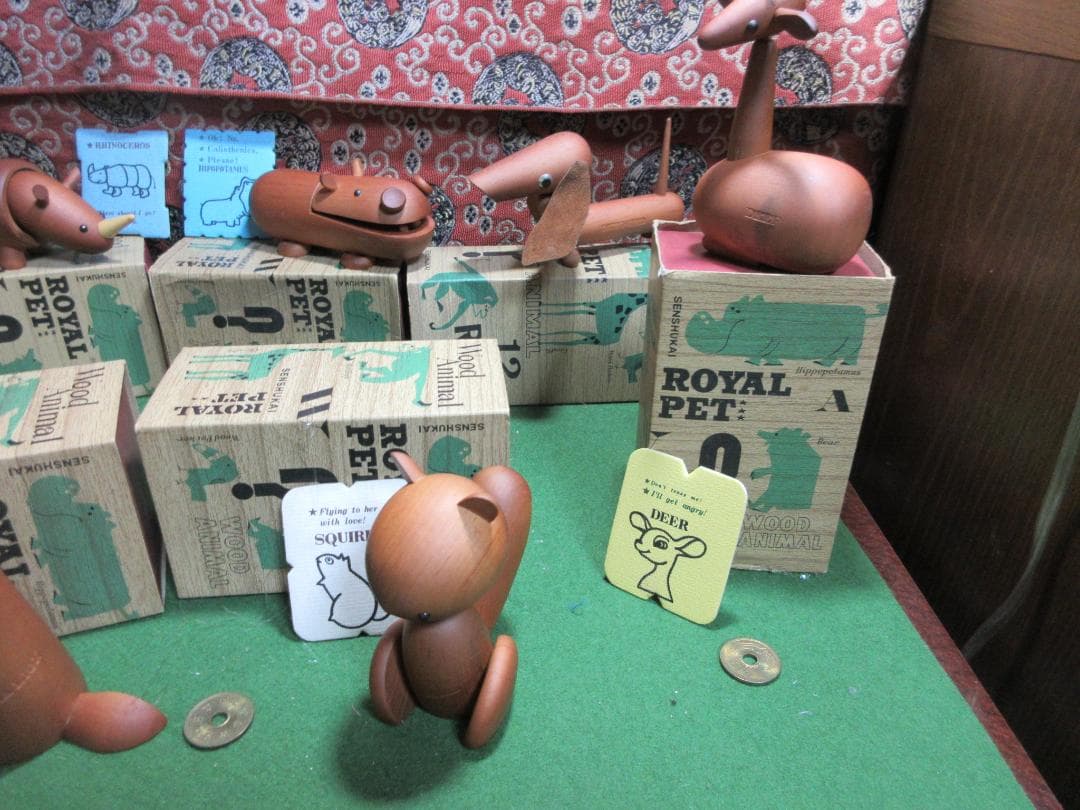 ロイヤルペット　8体セット　木製桜材　　NO1