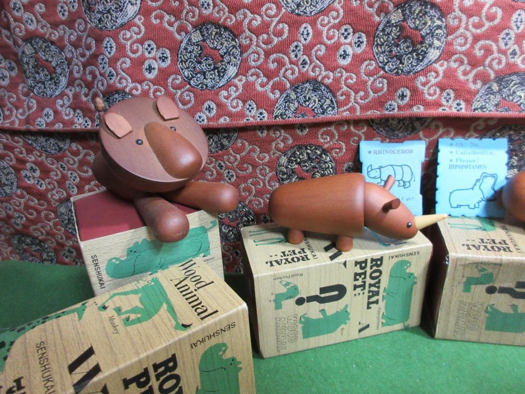 ロイヤルペット　8体セット　木製桜材　　NO1