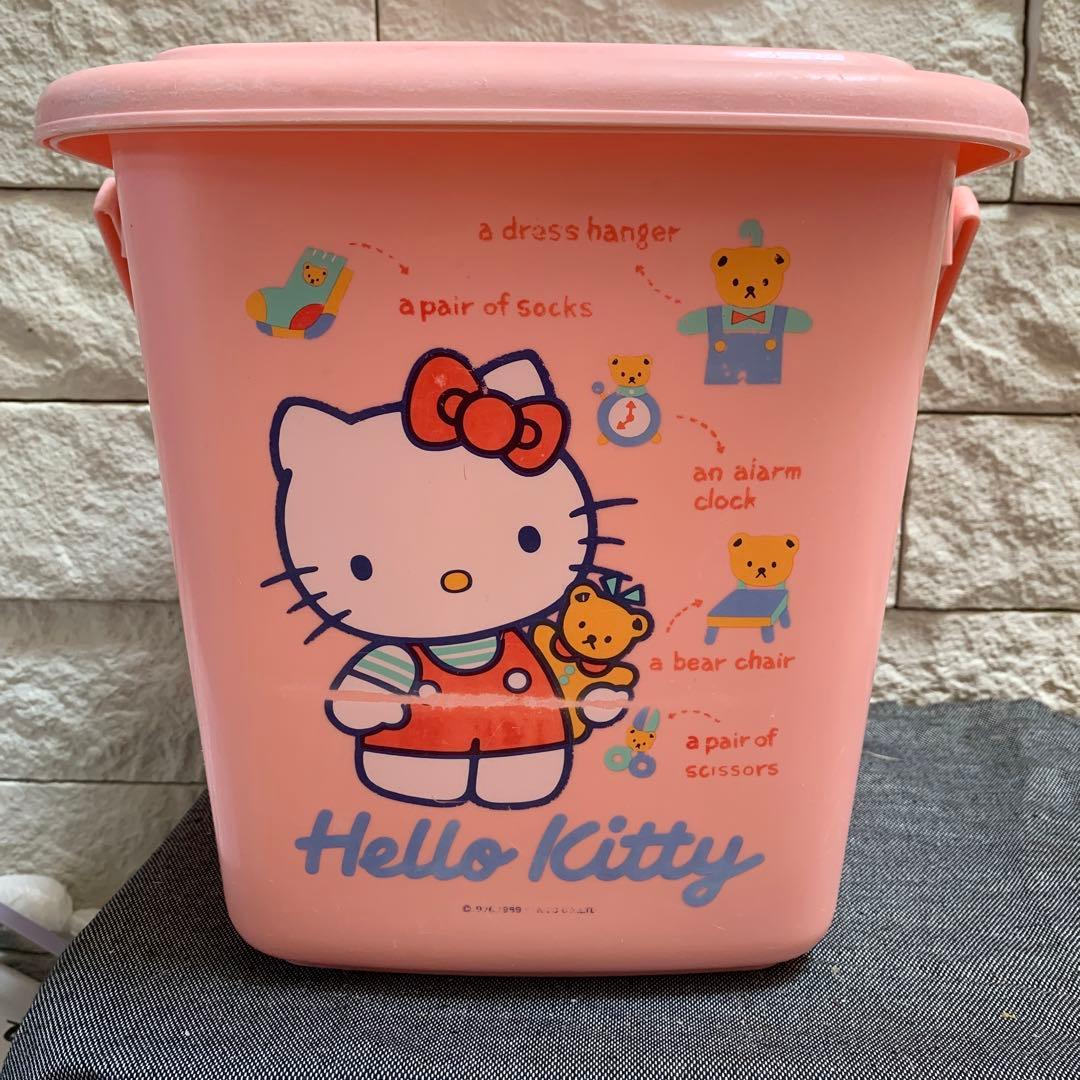 サンリオ レトロキティちゃん 蓋付きバケツ - メルカリ