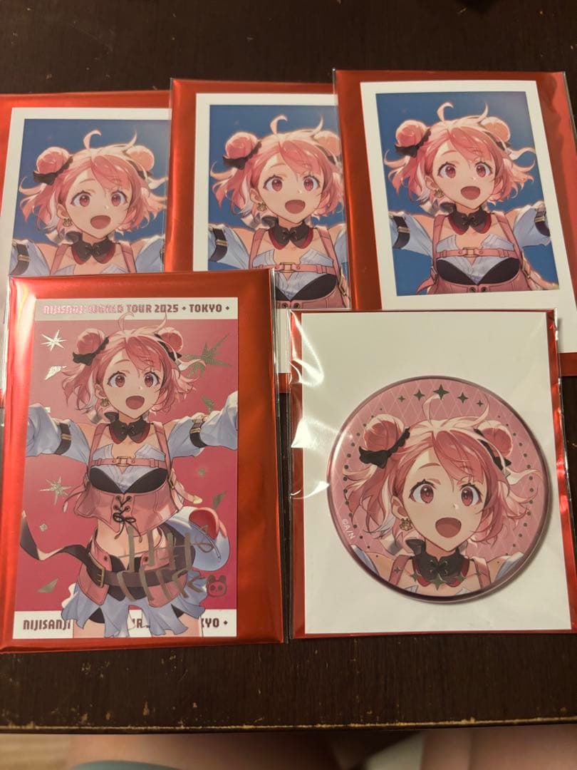 笹木咲 NIJISANJI WORLD TOUR 缶バッジ・チェキ風カード - メルカリ