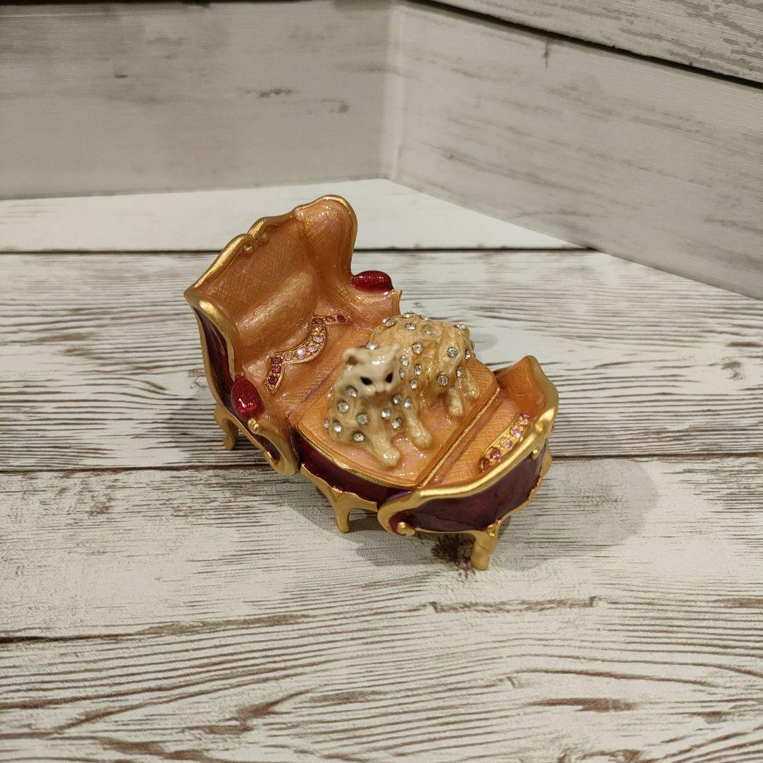 限定　クリスマス　レア　しろねこ　猫　置物　エスティーローダー　練り香水