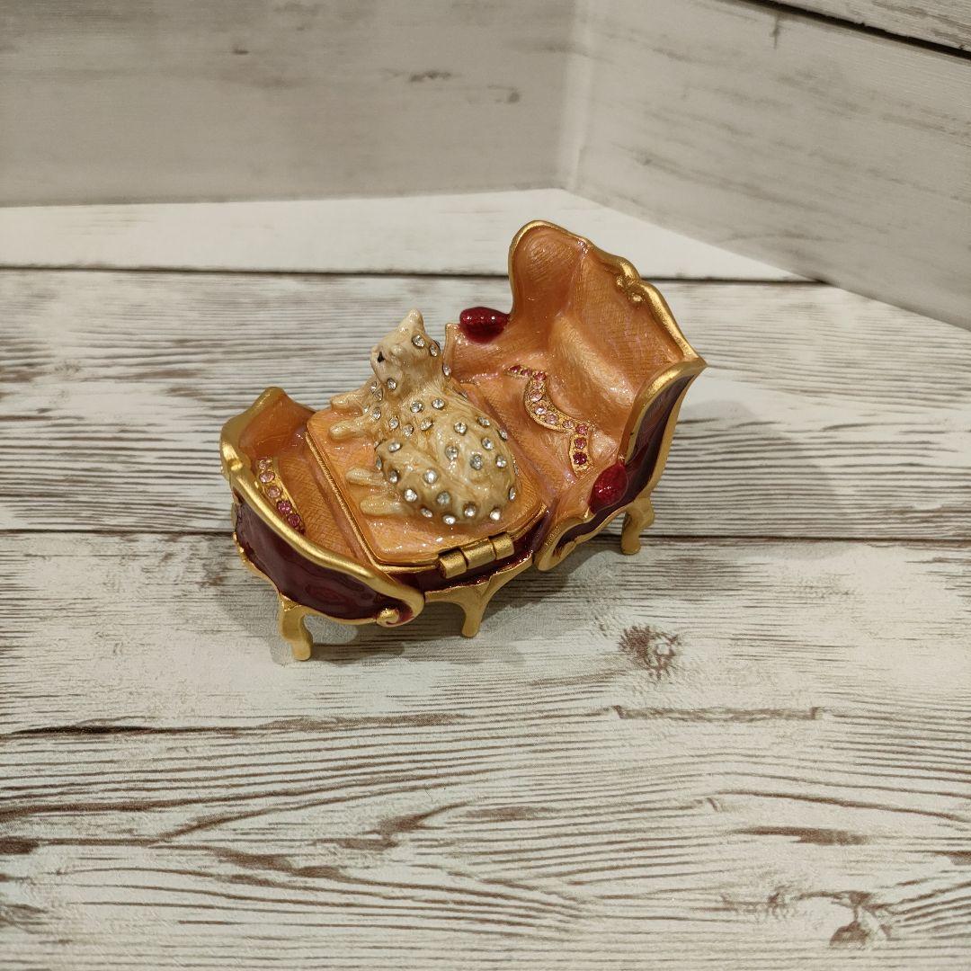 限定　クリスマス　レア　しろねこ　猫　置物　エスティーローダー　練り香水