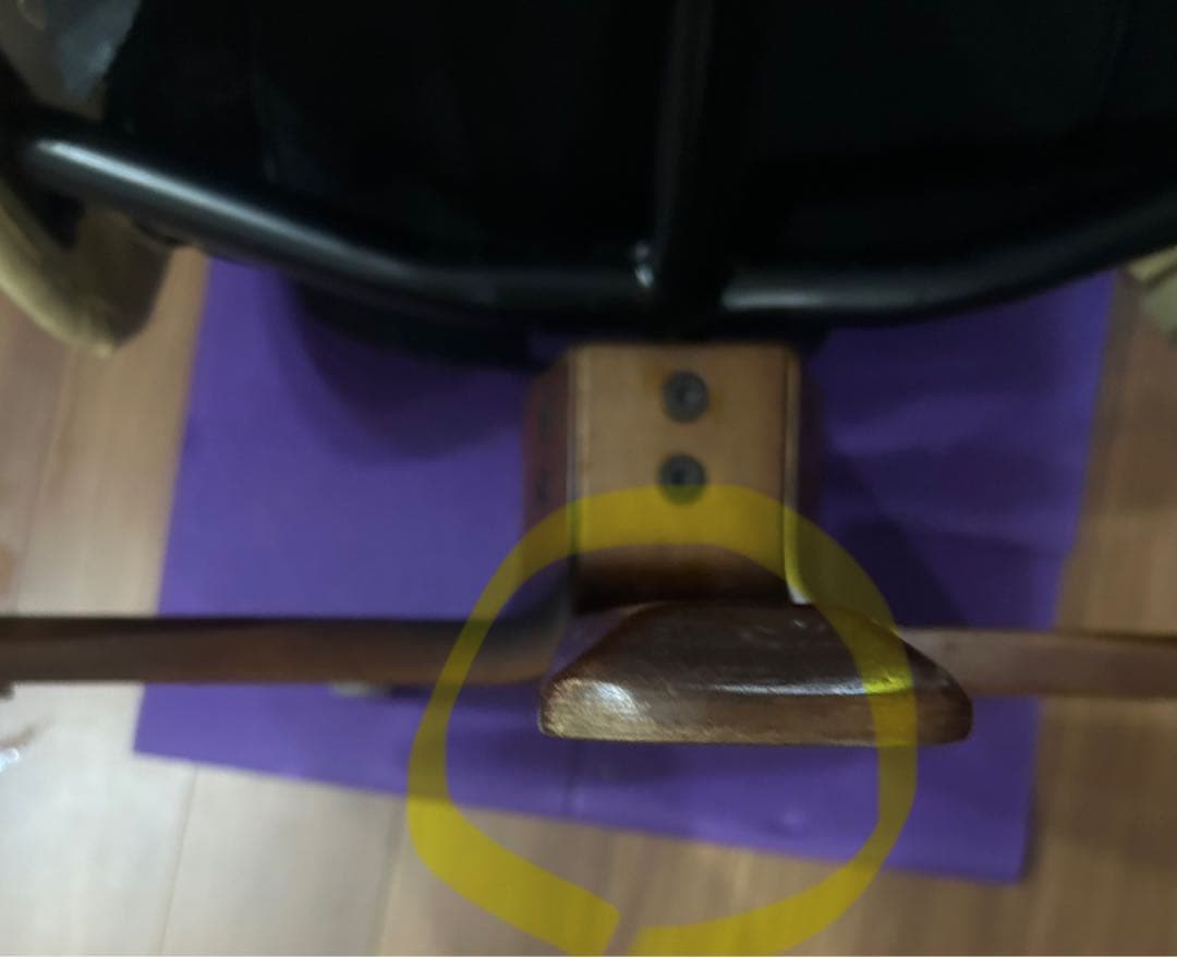 クリーム色フェイクレザーリクライニングソファ　裏リペア済　オットマン別売