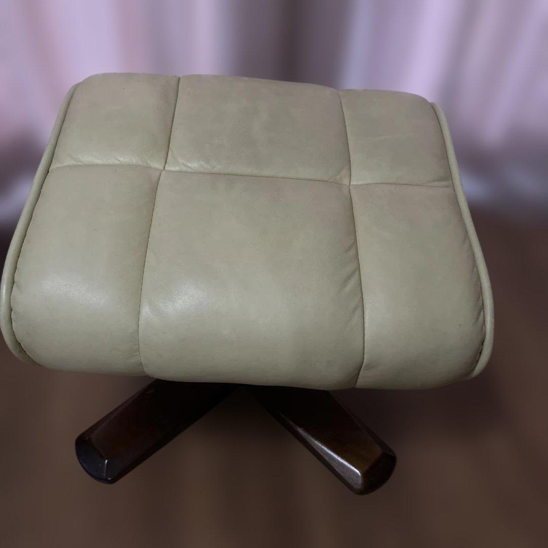 クリーム色フェイクレザーリクライニングソファ　裏リペア済　オットマン別売