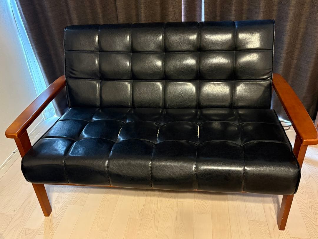 ヴィンテージ風 黒い合成皮革ソファ 2人掛け