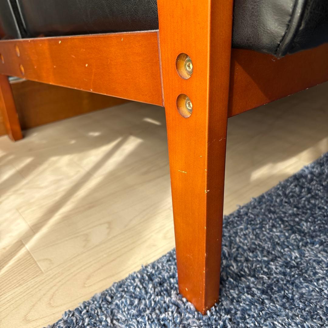 ヴィンテージ風 黒い合成皮革ソファ 2人掛け