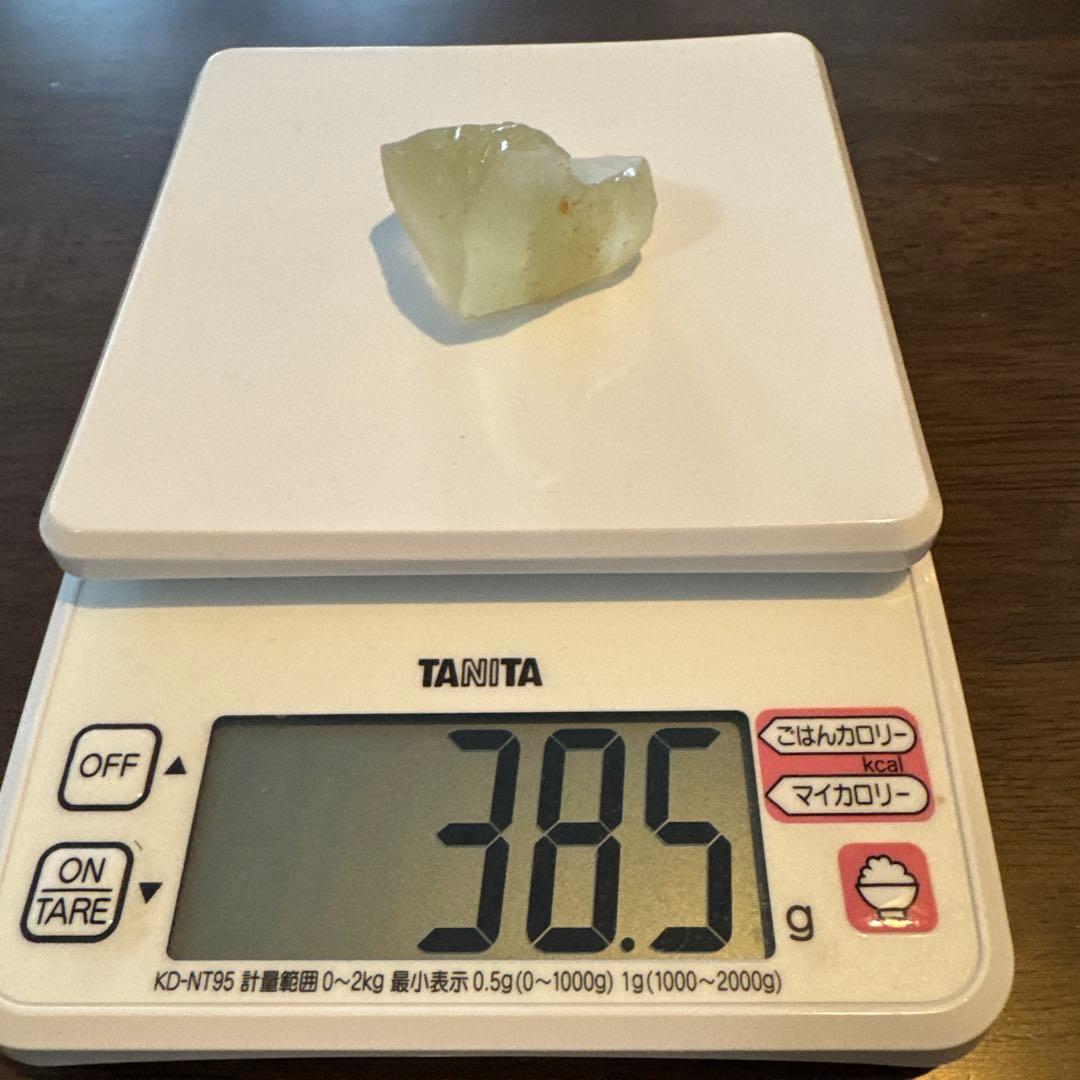 リビアングラス　原石　38.5g