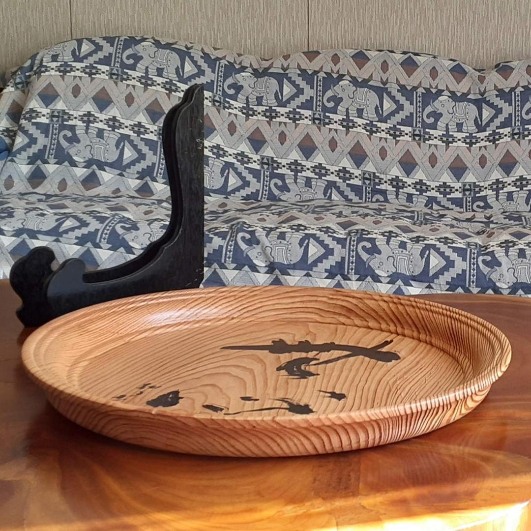 お盆 肥松 幅52.6cm 高5.5cm 山藤耕子 無心 名匠の筆が宿る超銘木