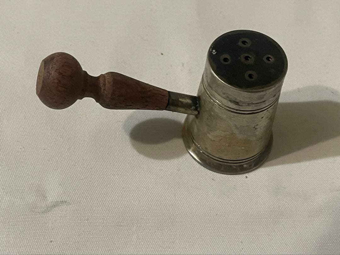 塩胡椒入れとキャンドルメニューSalt and pepper