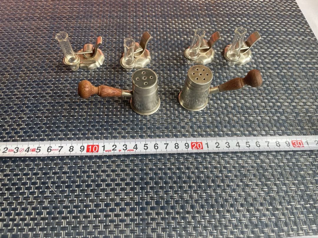 塩胡椒入れとキャンドルメニューSalt and pepper