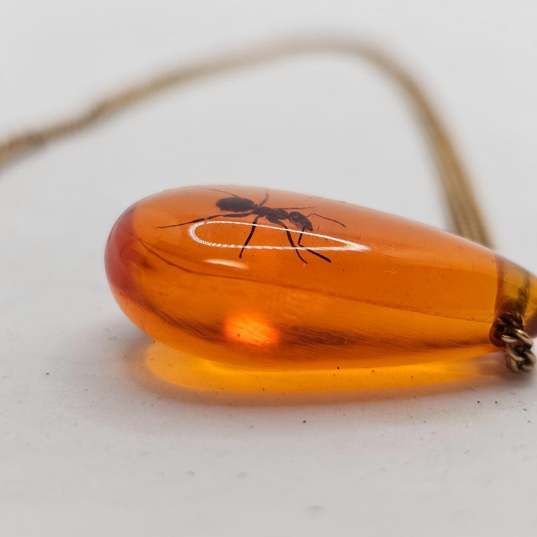 アンティーク 虫入り ペンダント アリ ティアードロップ 52cm - メルカリ