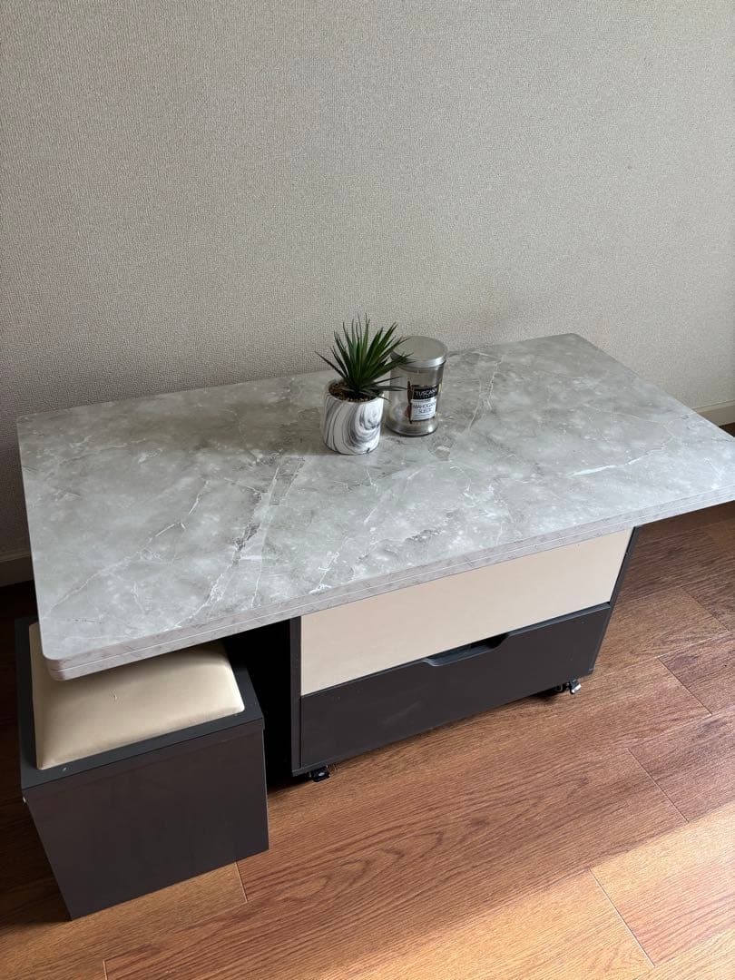 都内お引き渡し可能⭐︎大理石調⭐︎多機能センターテーブル 引き出し付き四つの椅子付き