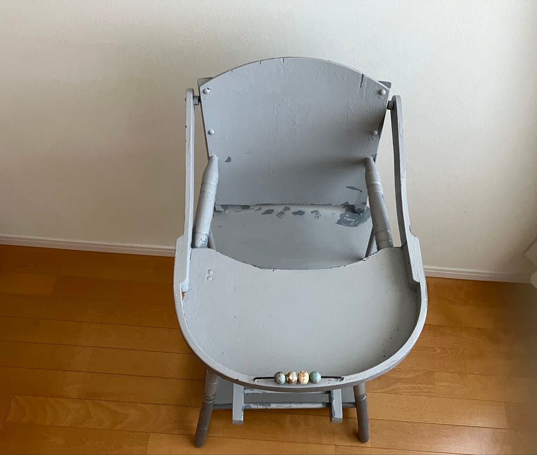 シャビーなベビーチェア