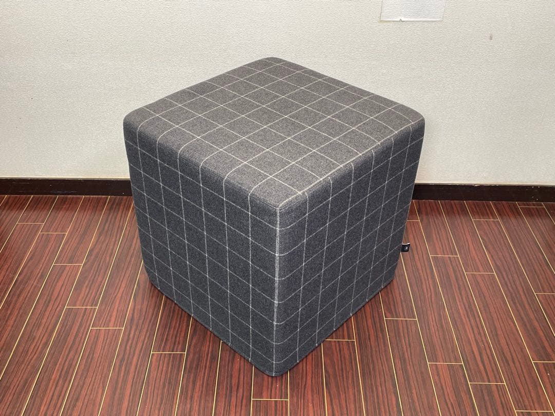 BUZZI SPACE スツール バジーキューブ フラット プフ オットマン