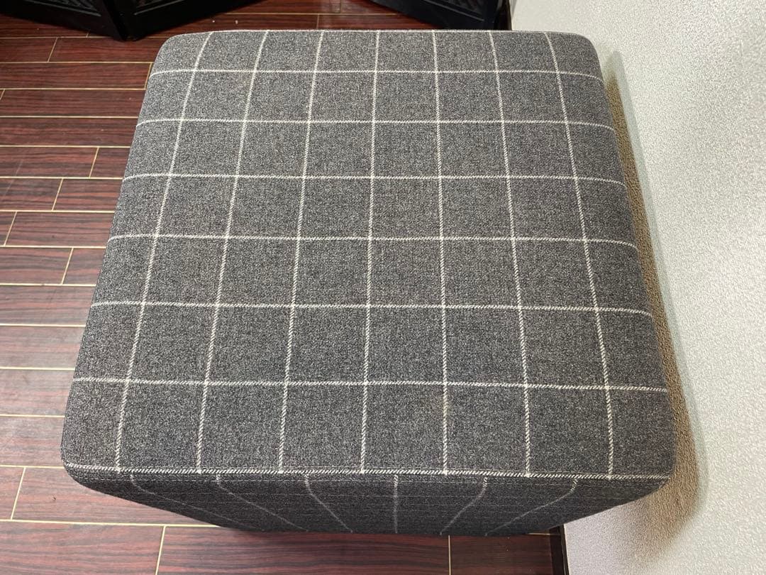 BUZZI SPACE スツール バジーキューブ フラット プフ オットマン