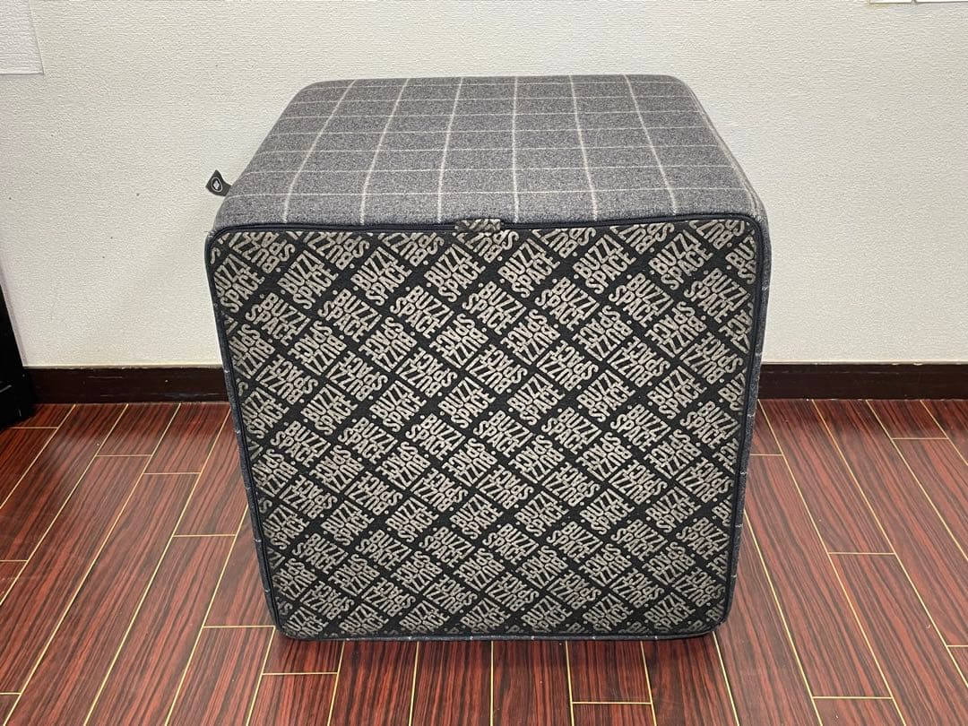 BUZZI SPACE スツール バジーキューブ フラット プフ オットマン